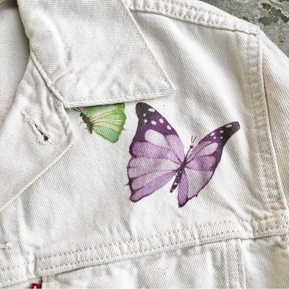 Levi’s Ex-Boyfriend Trucker Jacket Off White Butterfly Denim Jean Jacket Small - Picture 4 of 12